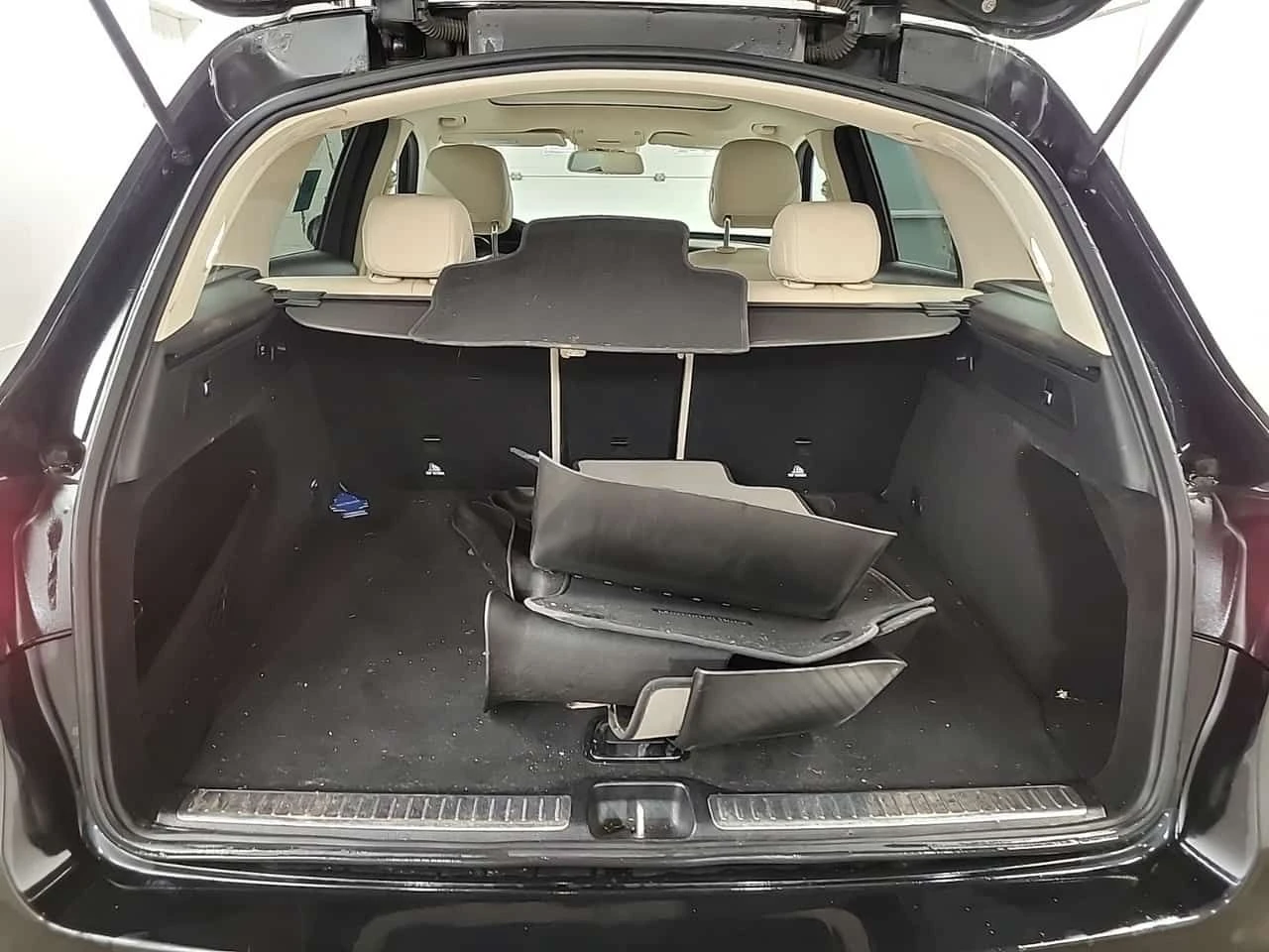 Mercedes-Benz GLC 300 * CARFAX * ЦЕНА ДО БГ, снимка 15 - Автомобили и джипове - 54229170