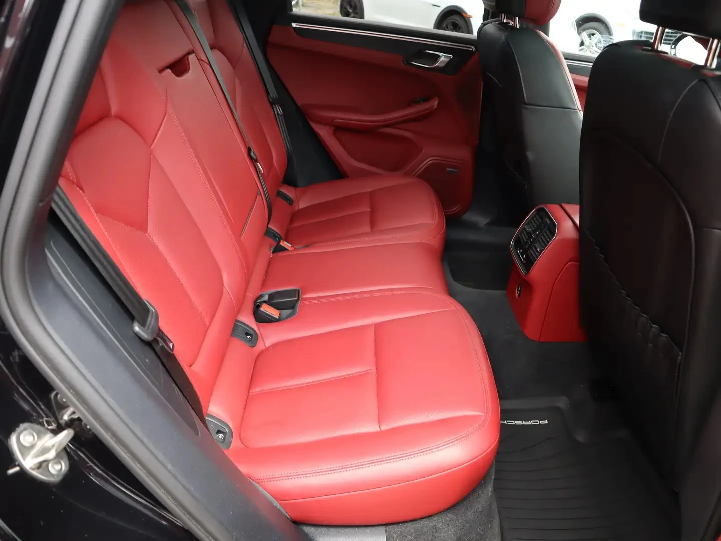 Porsche Macan GTS PREMIUM PLUS ЦЕНА ДО БЪЛГАРИЯ АВТОКРЕДИТ, снимка 16 - Автомобили и джипове - 55859889