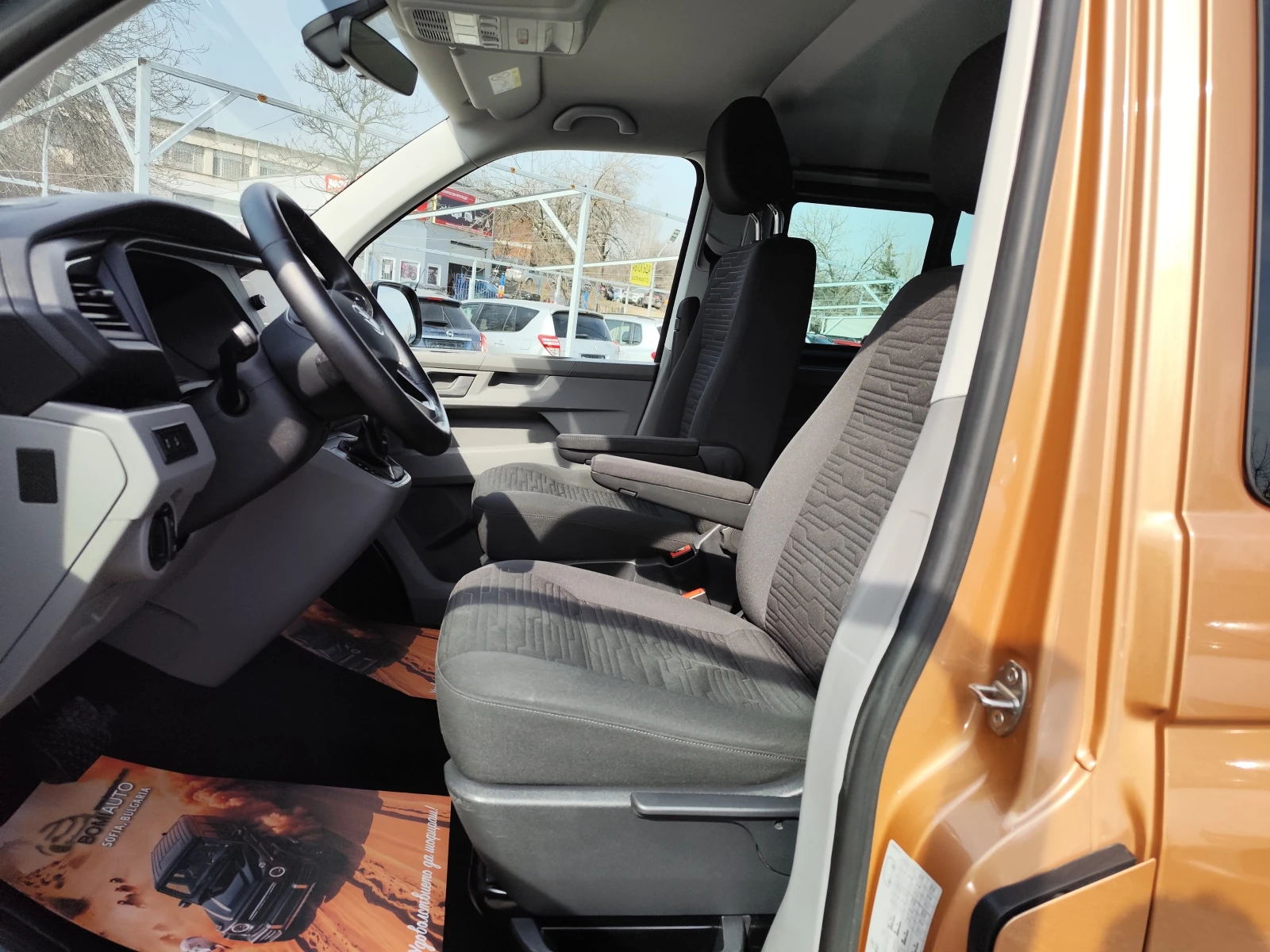 VW Transporter CARAVELLE* 2.0TDi* 9 MECTA* 4 MOTION* DSG* EURO6D*, снимка 6 - Бусове и автобуси - 53705729