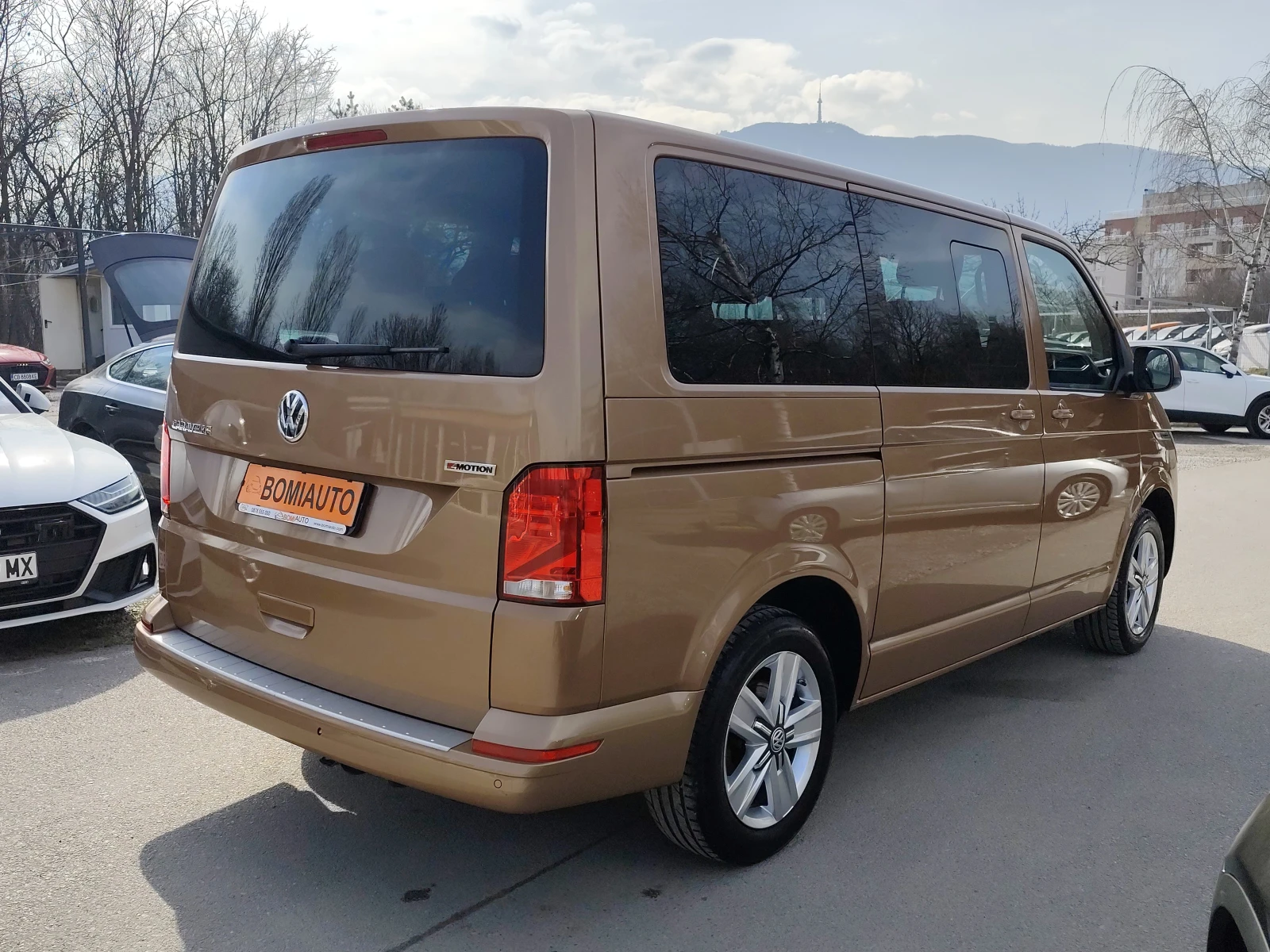 VW Transporter CARAVELLE* 2.0TDi* 9 MECTA* 4 MOTION* DSG* EURO6D*, снимка 4 - Бусове и автобуси - 53705729