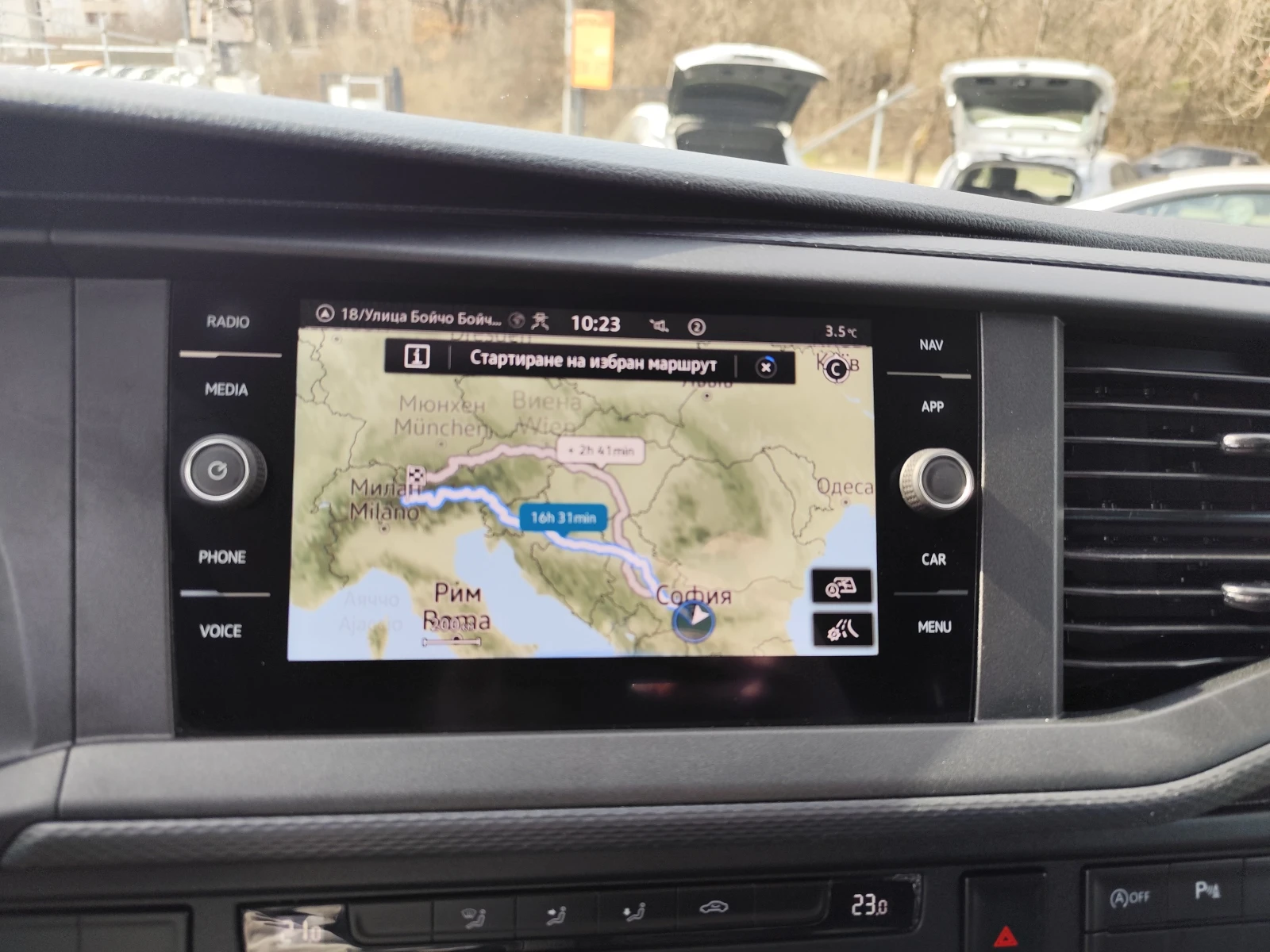 VW Transporter CARAVELLE* 2.0TDi* 9 MECTA* 4 MOTION* DSG* EURO6D*, снимка 8 - Бусове и автобуси - 53705729