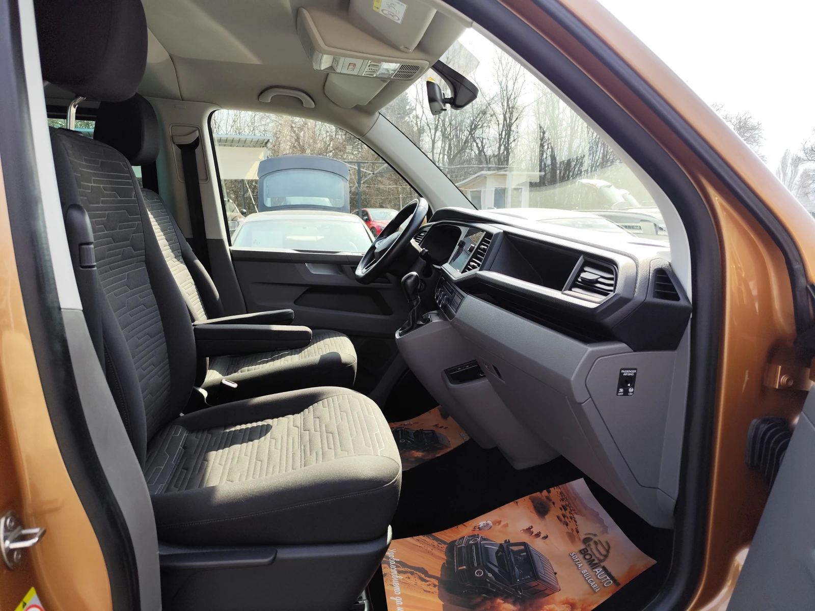 VW Transporter CARAVELLE* 2.0TDi* 9 MECTA* 4 MOTION* DSG* EURO6D*, снимка 14 - Бусове и автобуси - 53705729