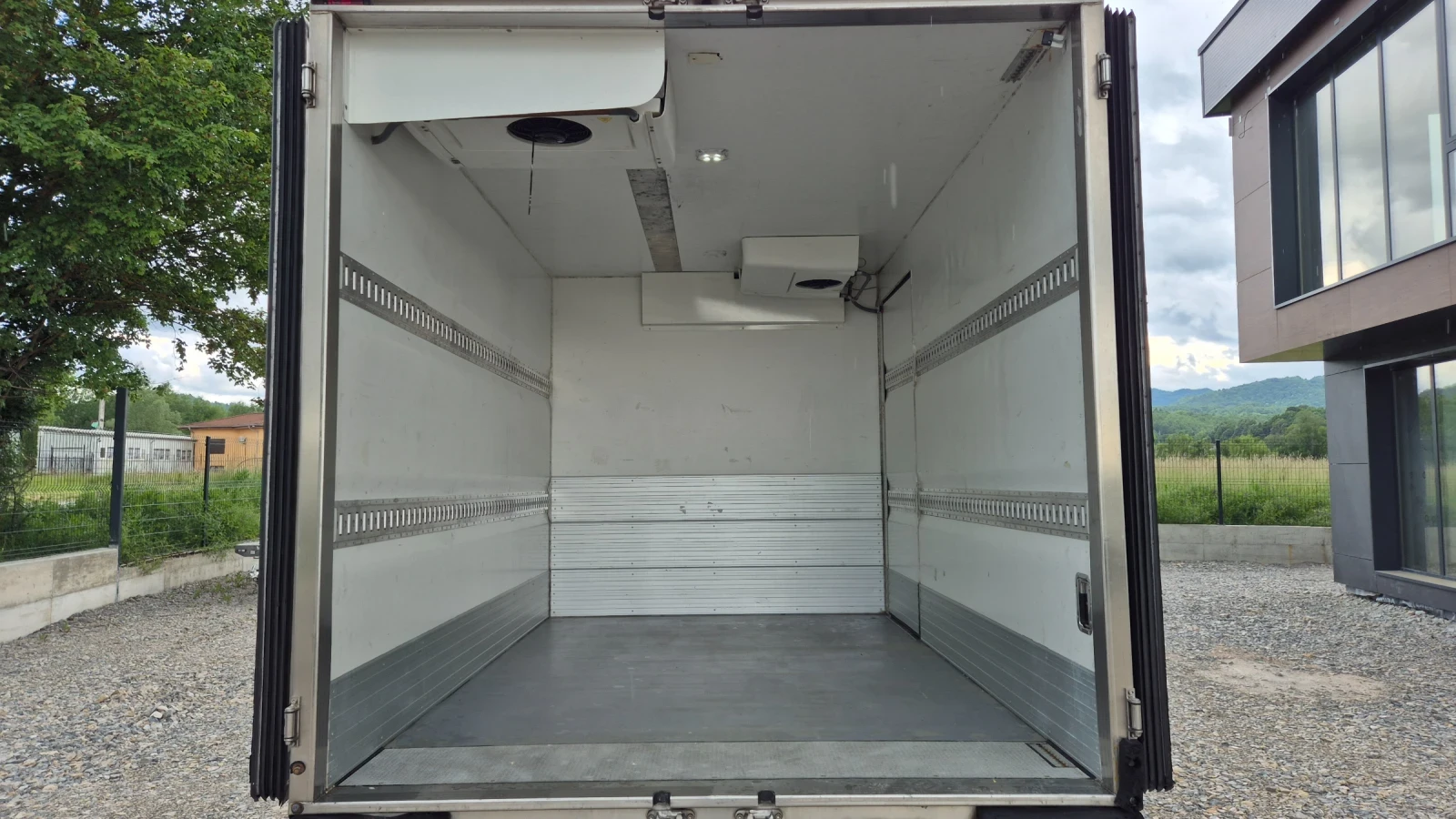 Iveco Daily 35s16* ХЛАДИЛЕН* КЛИМА* HI-MATIC* ШВЕЙЦАРИЯ* , снимка 9 - Бусове и автобуси - 54753571