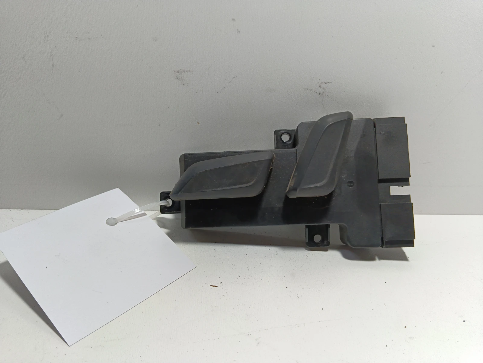 копче ел седалка ляво 8W0959747B 8W0959747A 4M0959747 8V0959747 Audi A4