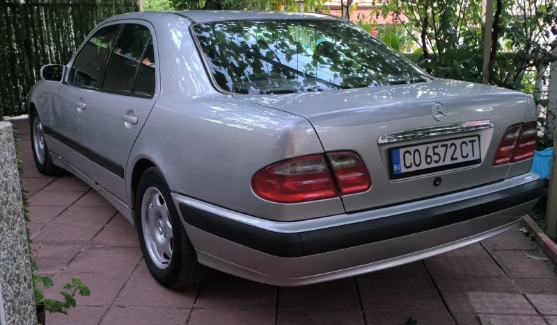 Mercedes-Benz E 200 2.2 CDI, снимка 6 - Автомобили и джипове - 47088152