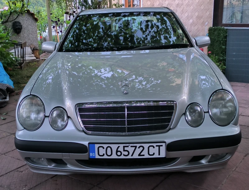 Mercedes-Benz E 200 2.2 CDI, снимка 1 - Автомобили и джипове - 47088152