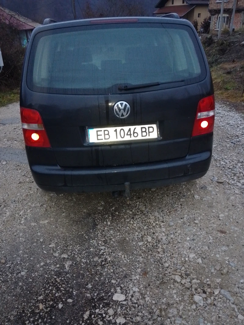 VW Touran, снимка 5 - Автомобили и джипове - 48329593