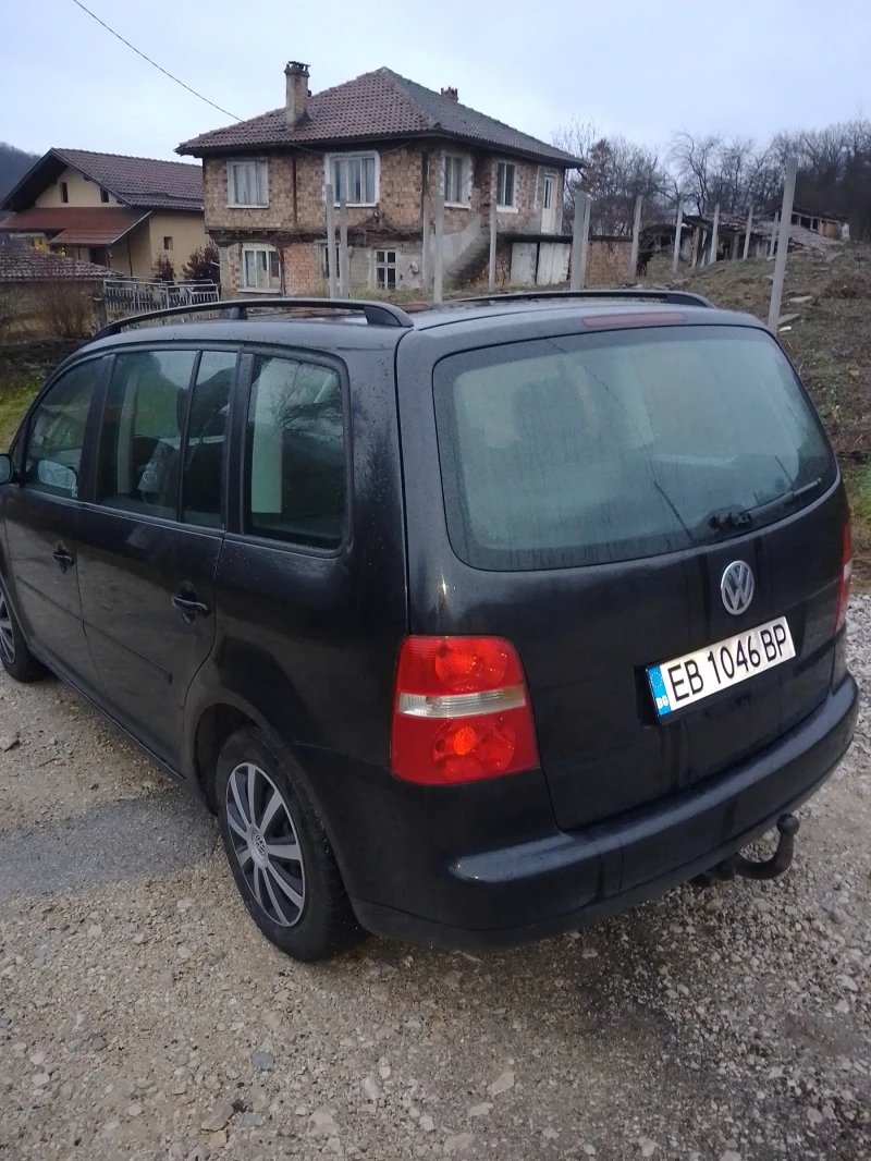 VW Touran, снимка 4 - Автомобили и джипове - 48329593