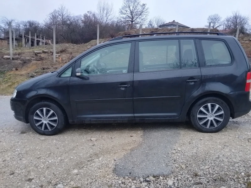 VW Touran, снимка 9 - Автомобили и джипове - 48329593