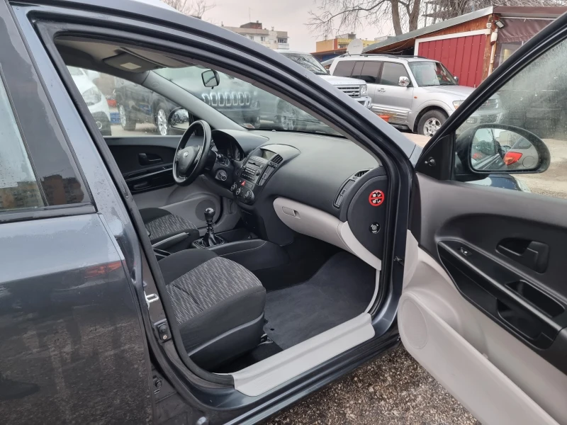 Kia Ceed 1.6I, снимка 15 - Автомобили и джипове - 48481520