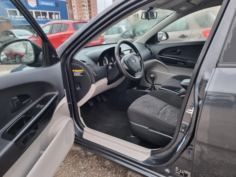 Kia Ceed 1.6I, снимка 10 - Автомобили и джипове - 48481520