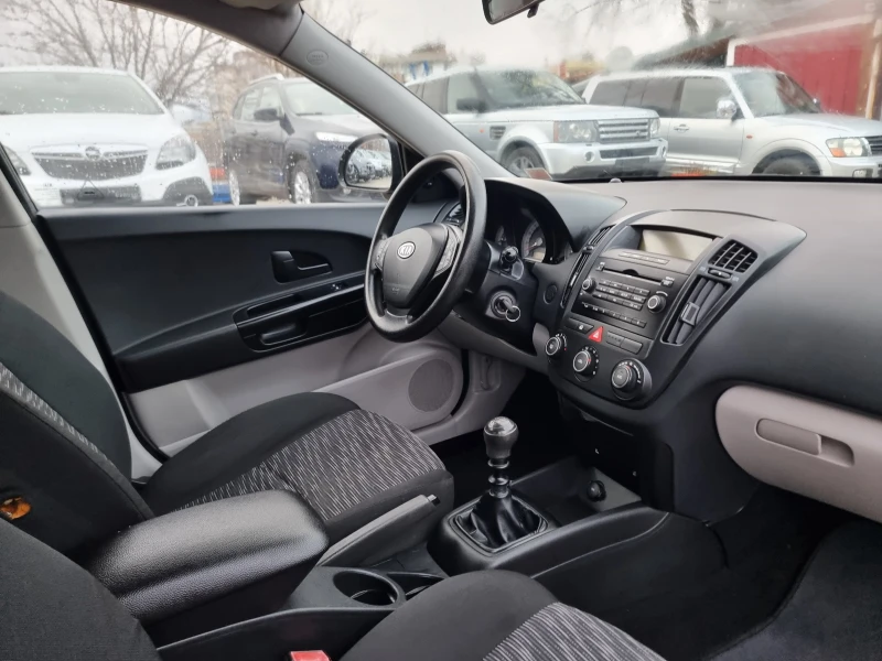 Kia Ceed 1.6I, снимка 16 - Автомобили и джипове - 48481520