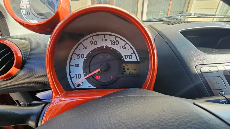 Toyota Aygo, снимка 10 - Автомобили и джипове - 49435429