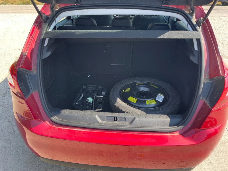 Peugeot 308 1.6 Blue HDI, снимка 12 - Автомобили и джипове - 51476525