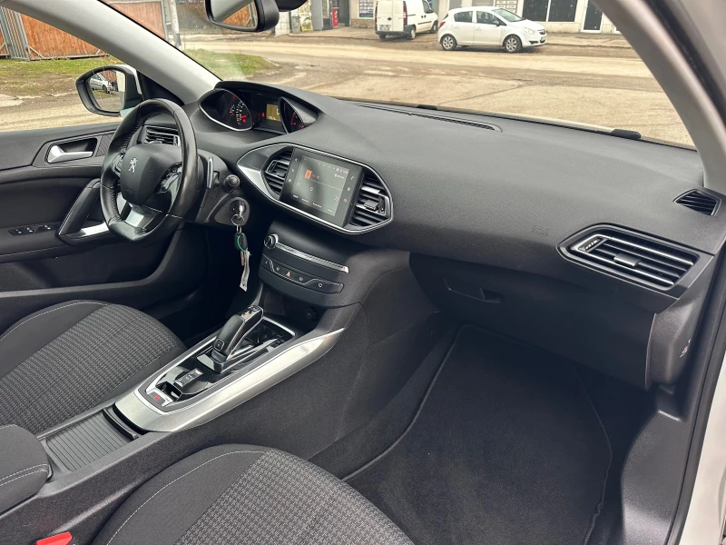Peugeot 308 1.5HDI EAT8 Face Lift Италия, снимка 13 - Автомобили и джипове - 53559593