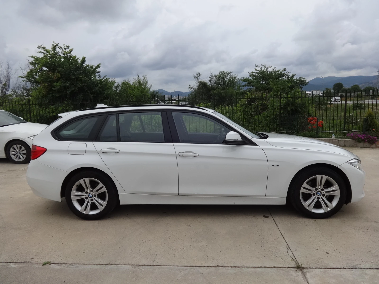 BMW 320 2.0i X-Drive - изображение 4