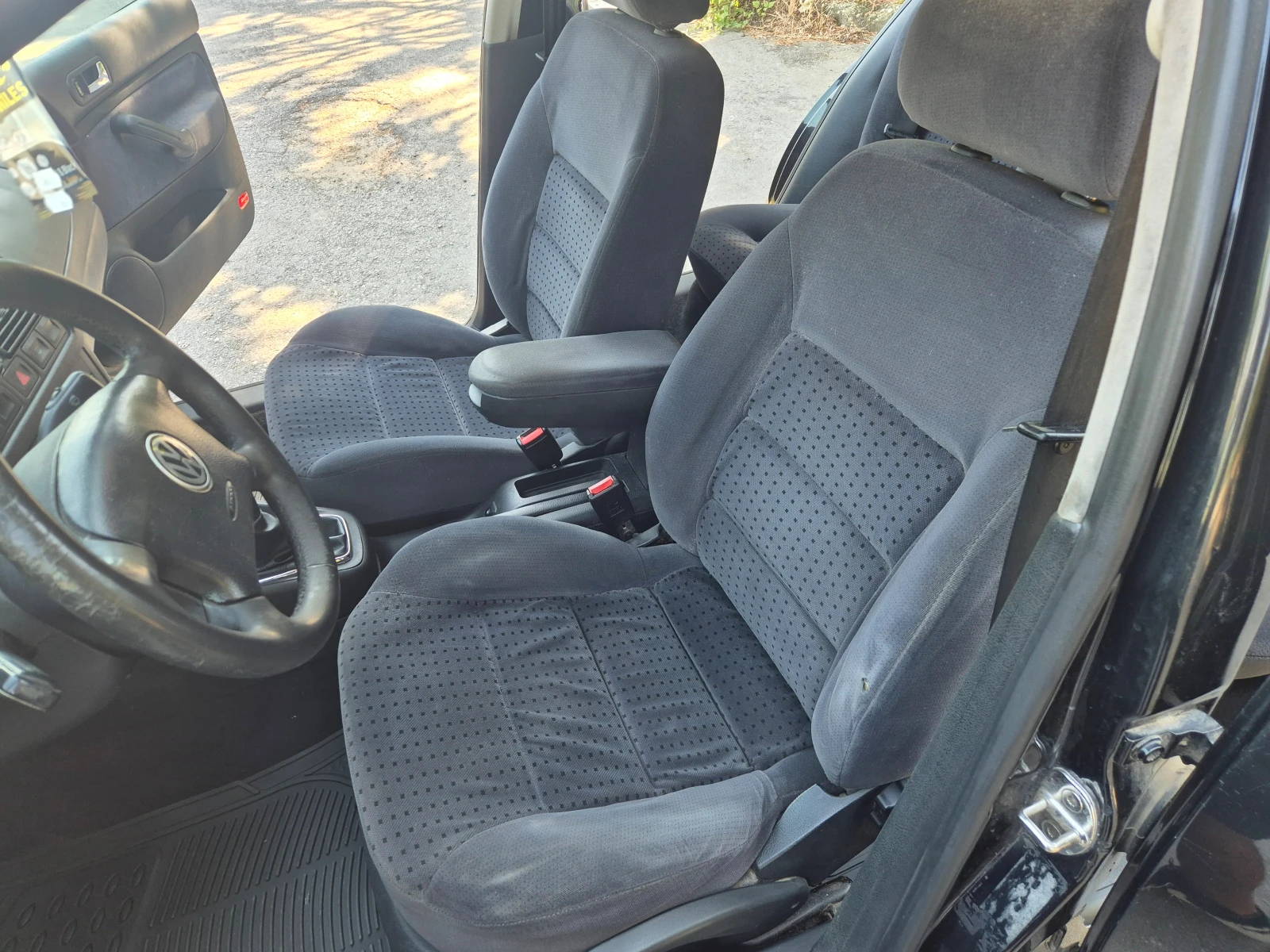VW Golf 1.6 КЛИМАТИК - изображение 10