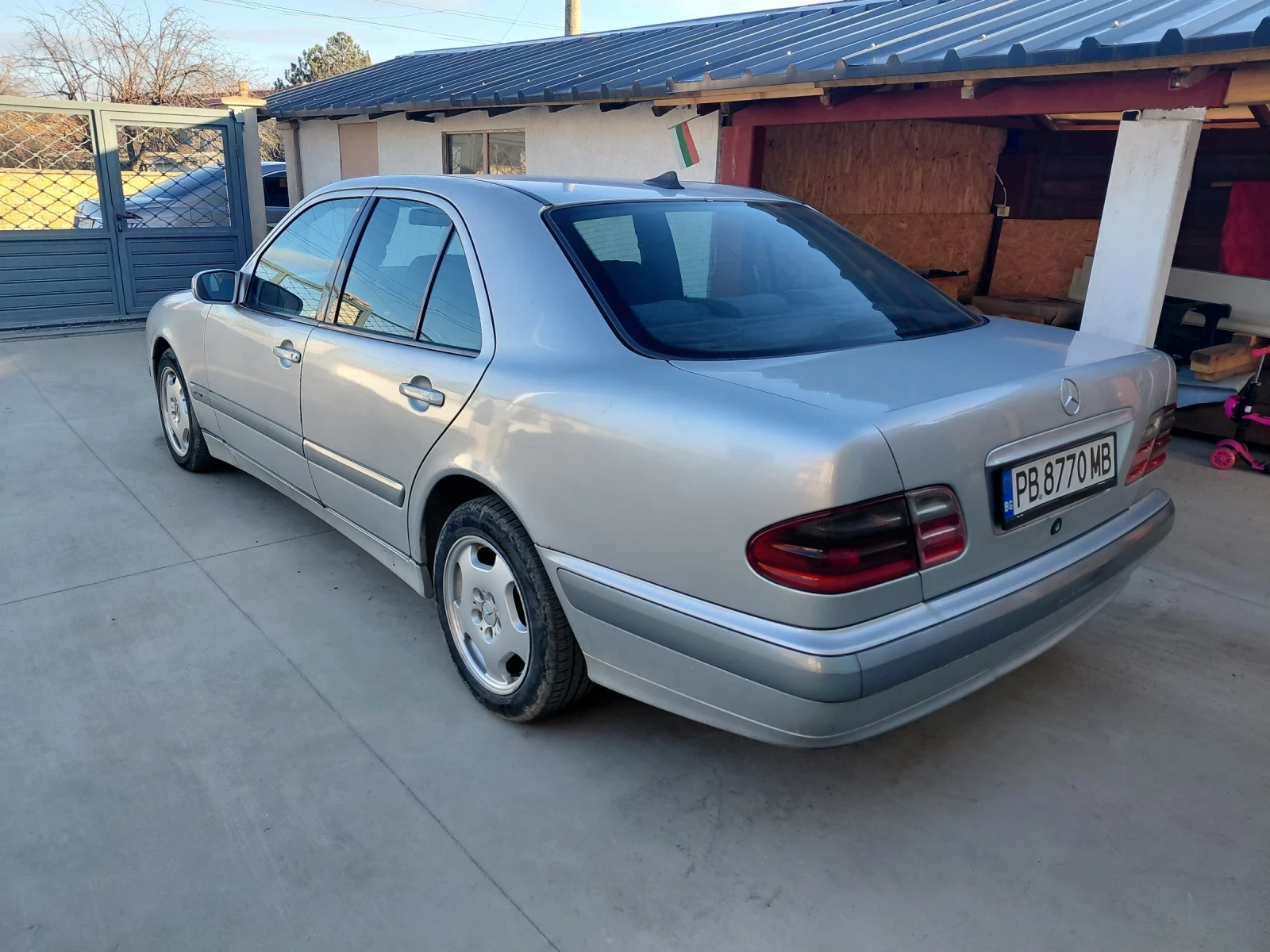 Mercedes-Benz E 220 CDI - изображение 2