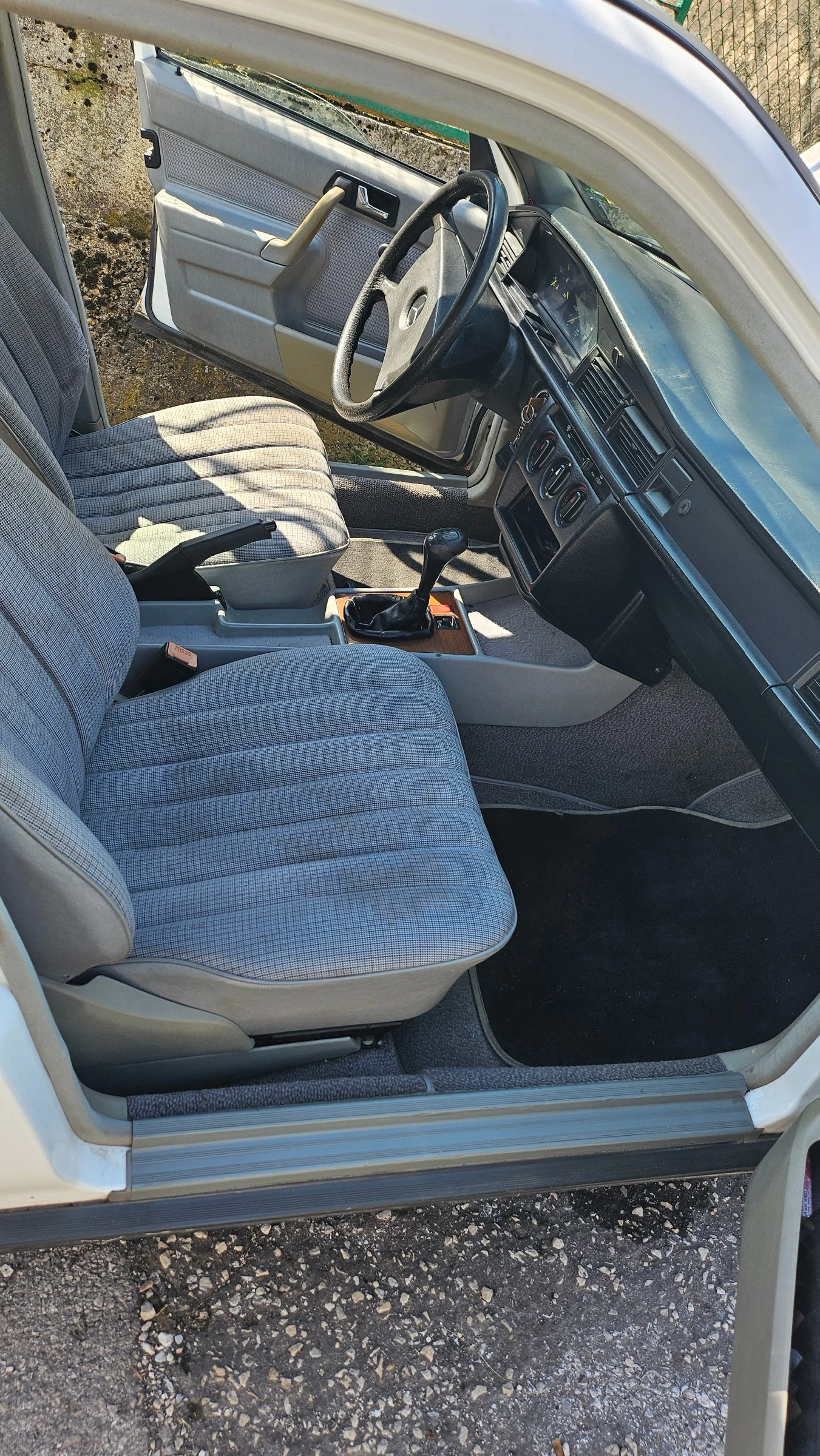 Mercedes-Benz 190 2.0D, снимка 9 - Автомобили и джипове - 53848894