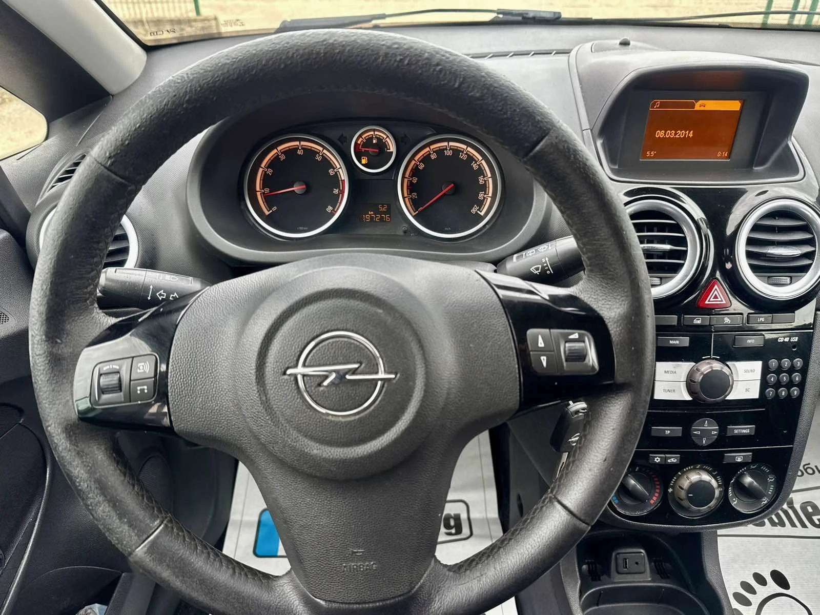 Opel Corsa 1.2i GAZ КОЖА, снимка 10 - Автомобили и джипове - 53900727