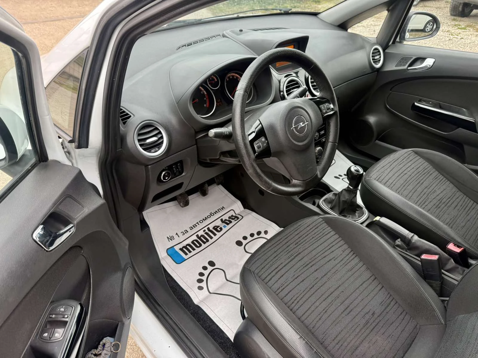 Opel Corsa 1.2i GAZ КОЖА, снимка 9 - Автомобили и джипове - 53900727