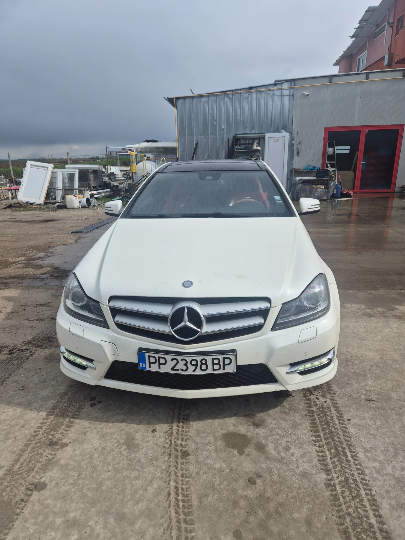 Mercedes-Benz C 220, снимка 11 - Автомобили и джипове - 54108173
