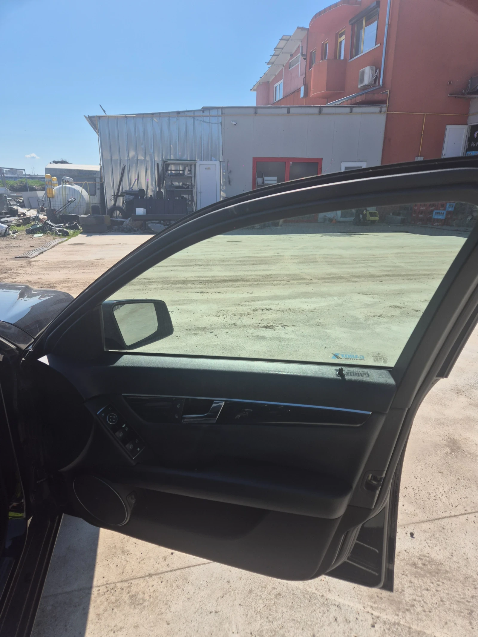 Mercedes-Benz C 220, снимка 6 - Автомобили и джипове - 54108173