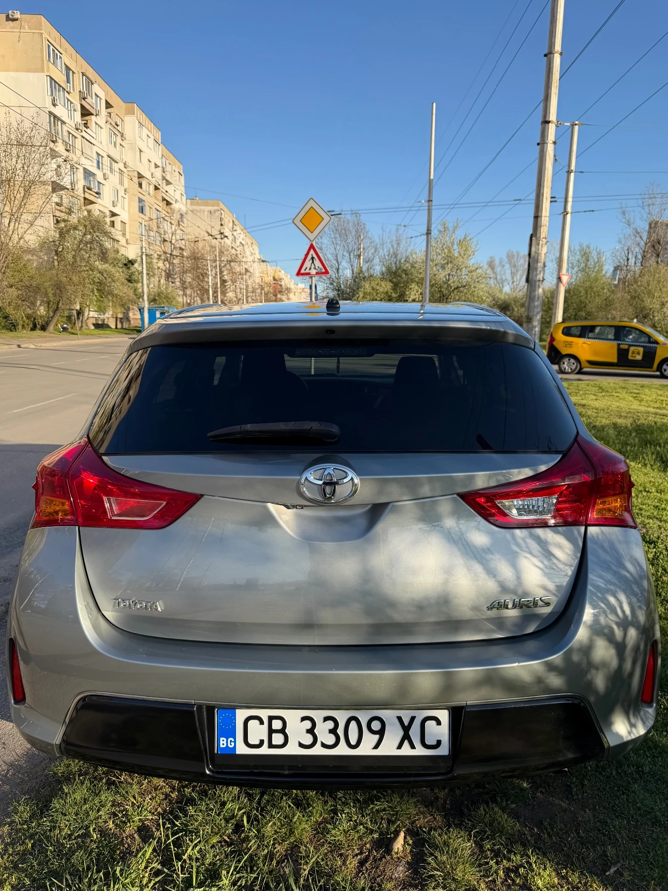 Toyota Auris 1.3, снимка 4 - Автомобили и джипове - 54151390
