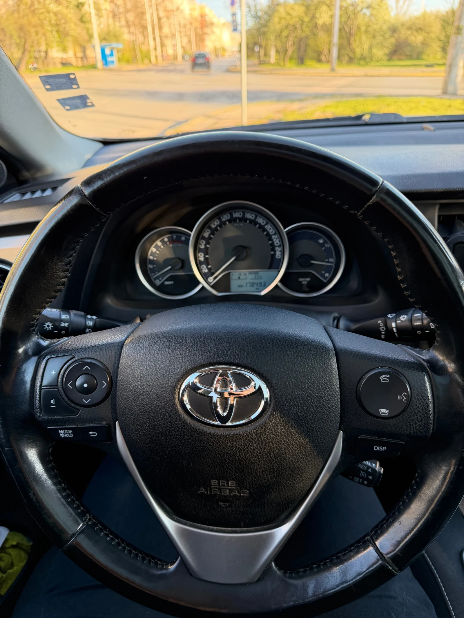 Toyota Auris 1.3, снимка 7 - Автомобили и джипове - 54151390