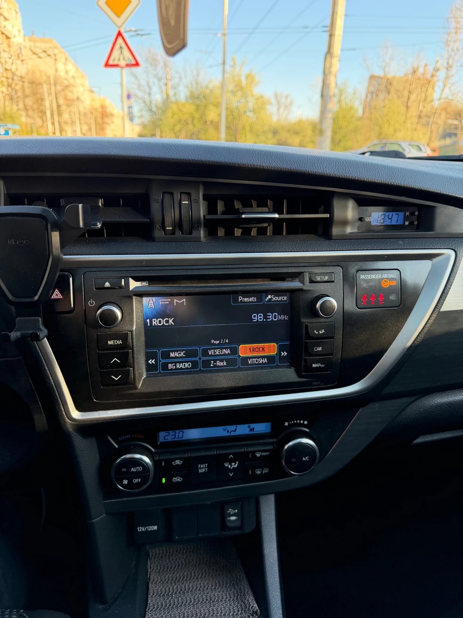 Toyota Auris 1.3, снимка 9 - Автомобили и джипове - 54151390