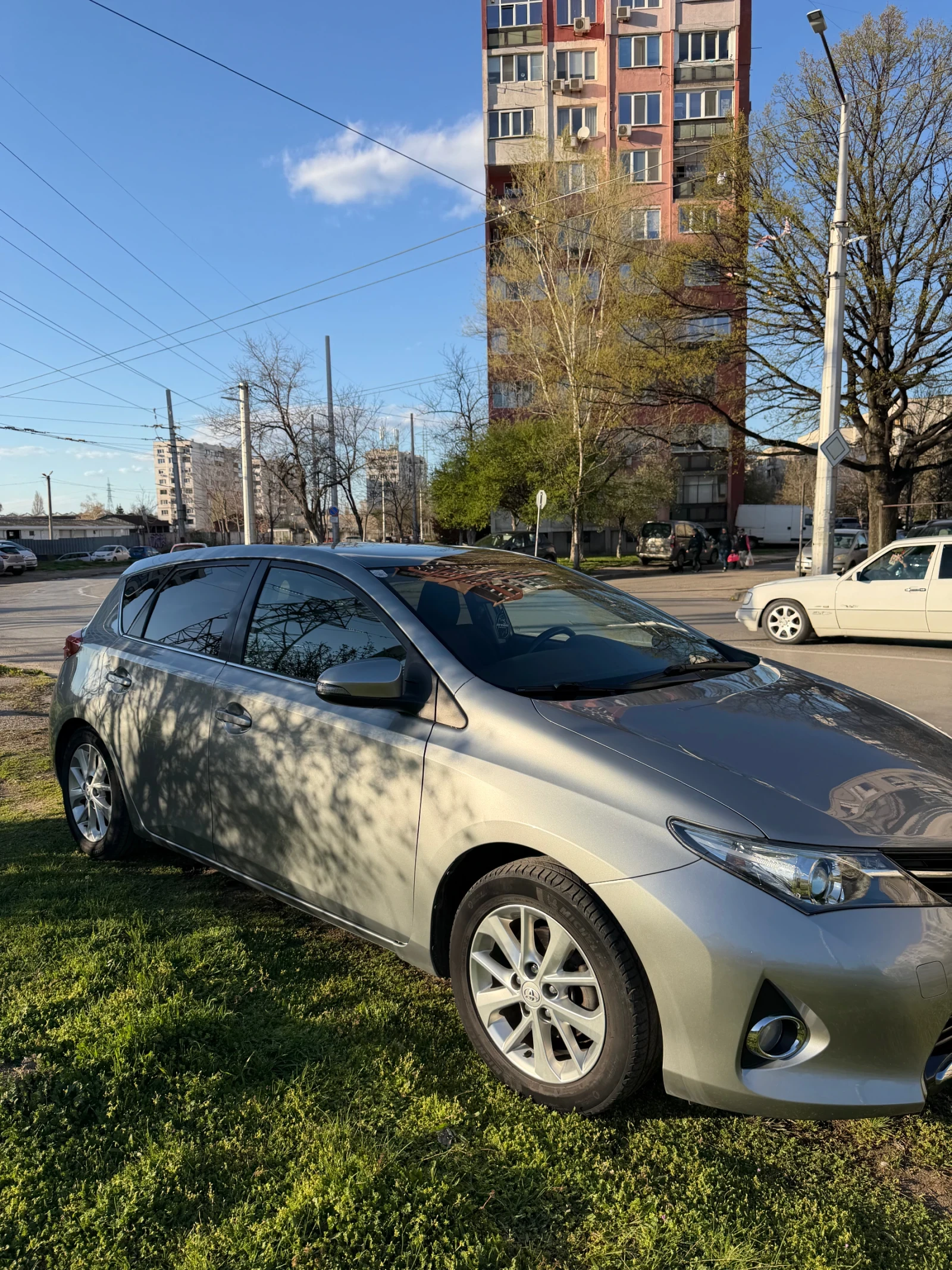 Toyota Auris 1.3, снимка 3 - Автомобили и джипове - 54151390