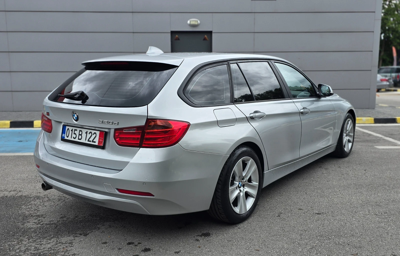 BMW 320, снимка 3 - Автомобили и джипове - 54776683