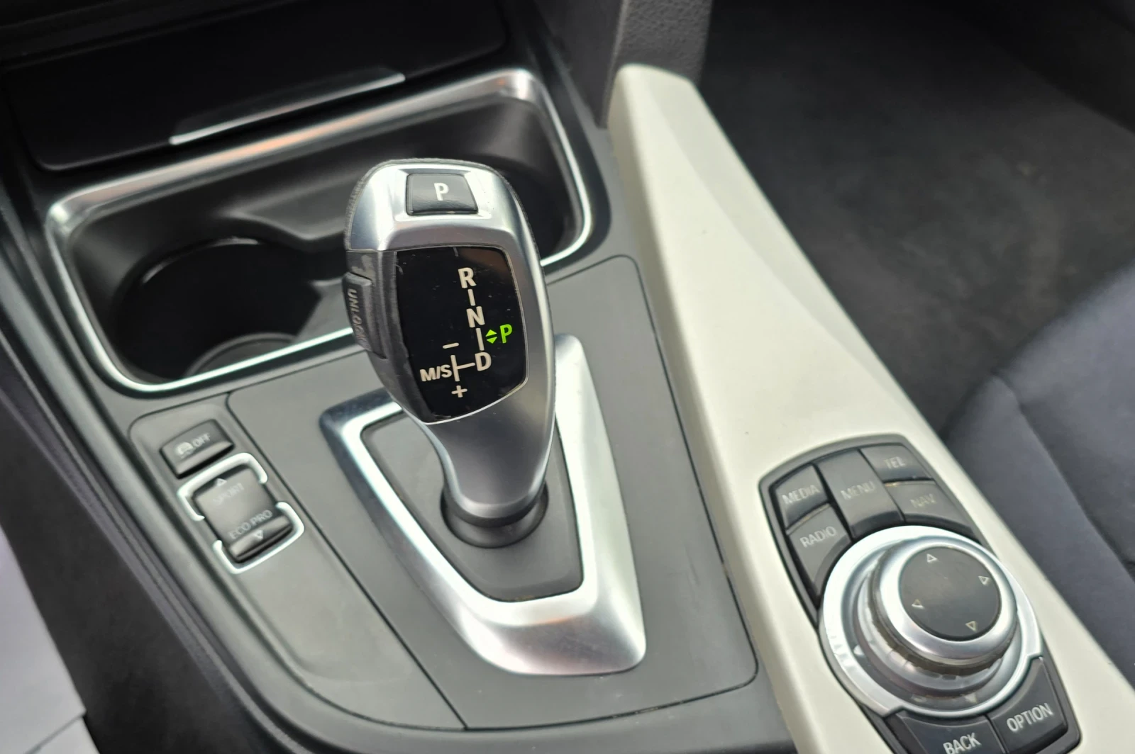 BMW 320, снимка 9 - Автомобили и джипове - 54776683