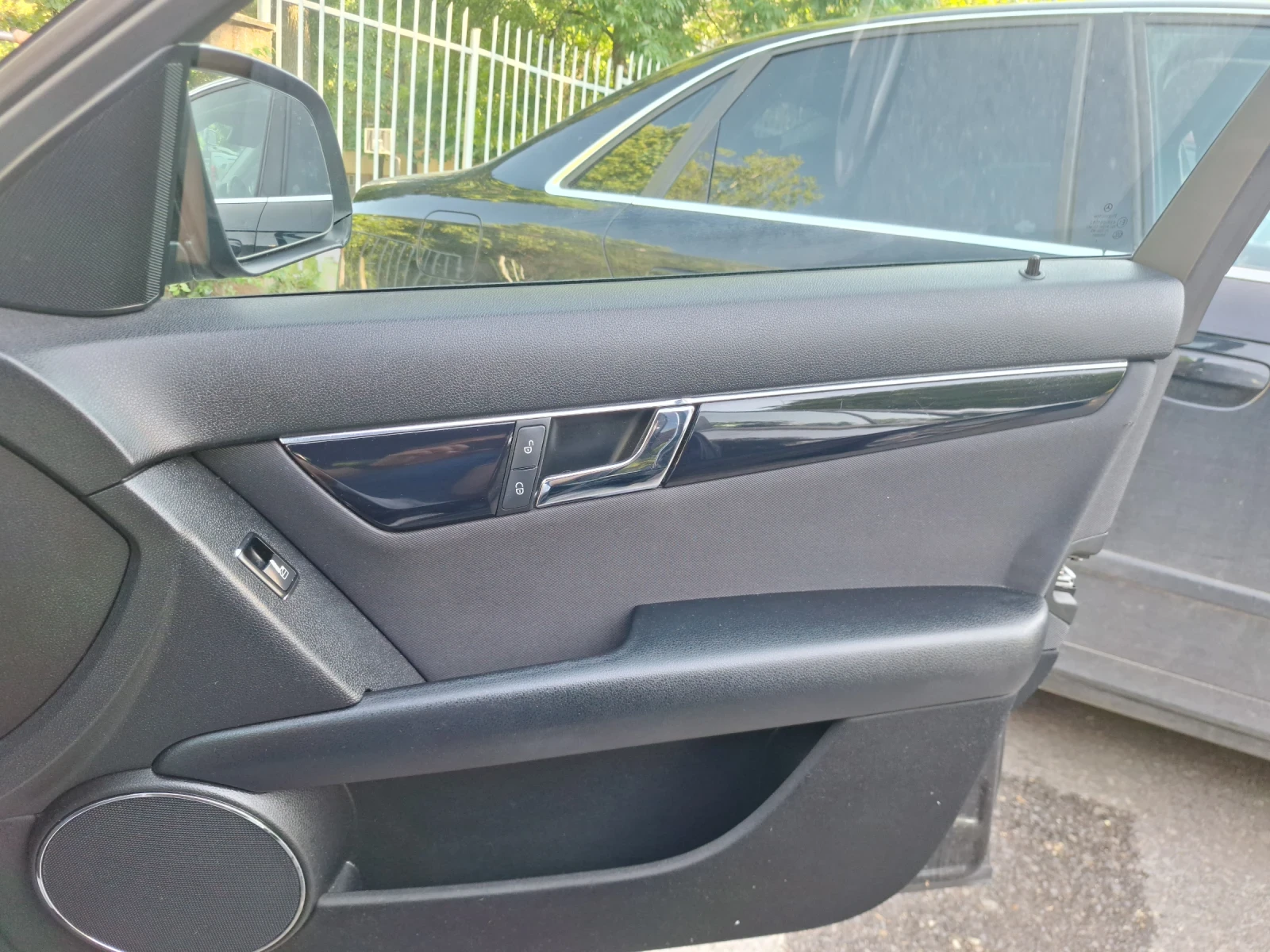 Mercedes-Benz C 220, снимка 11 - Автомобили и джипове - 54838915