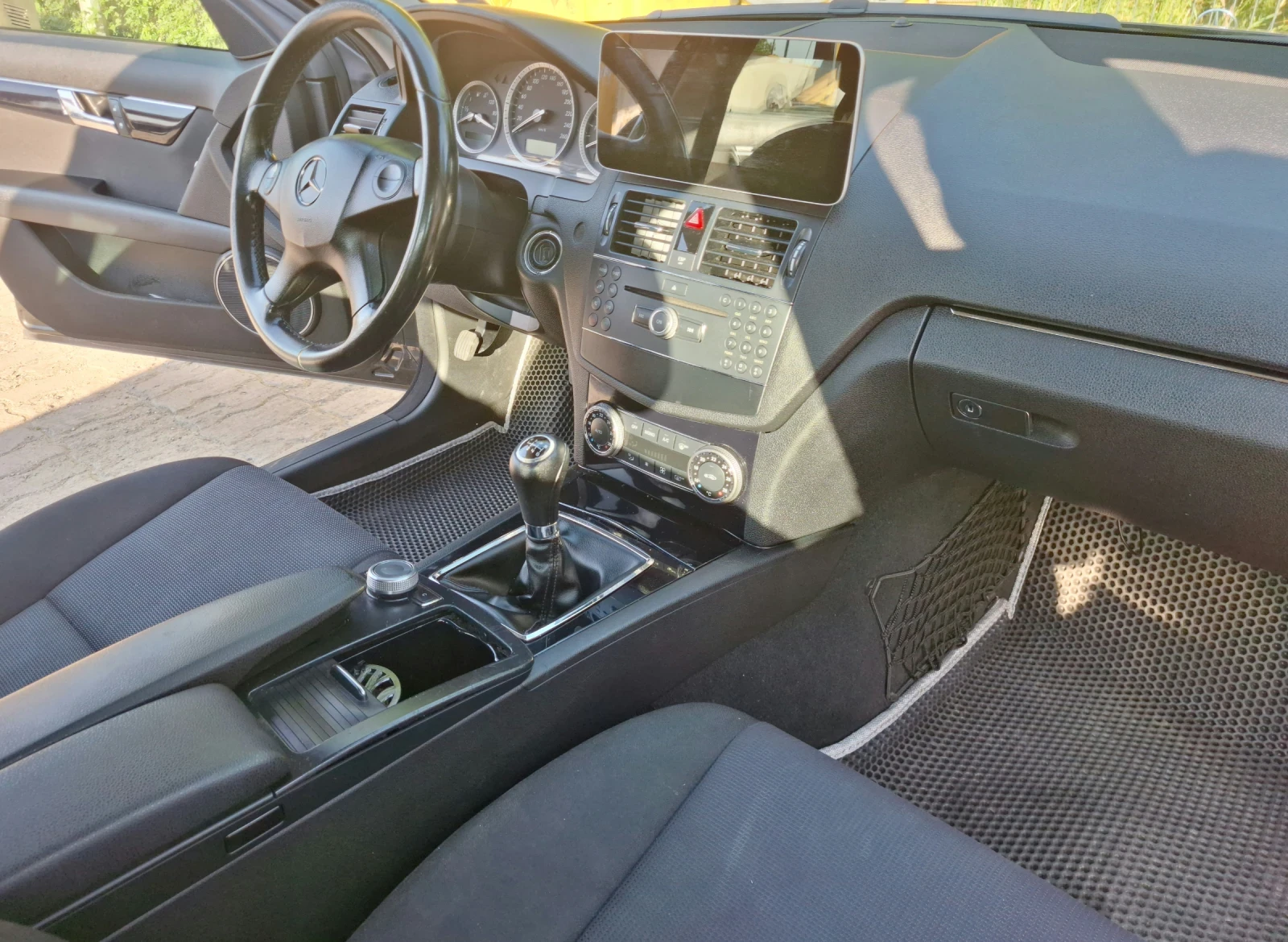 Mercedes-Benz C 220, снимка 9 - Автомобили и джипове - 54838915