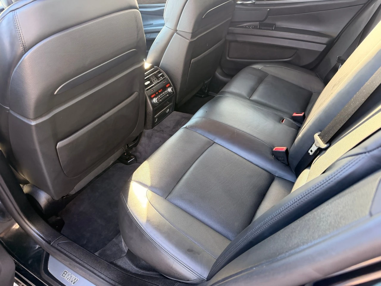 BMW 750 xDrive* АвтоКредит* (ЦЕНА ДО БГ), снимка 16 - Автомобили и джипове - 54935232