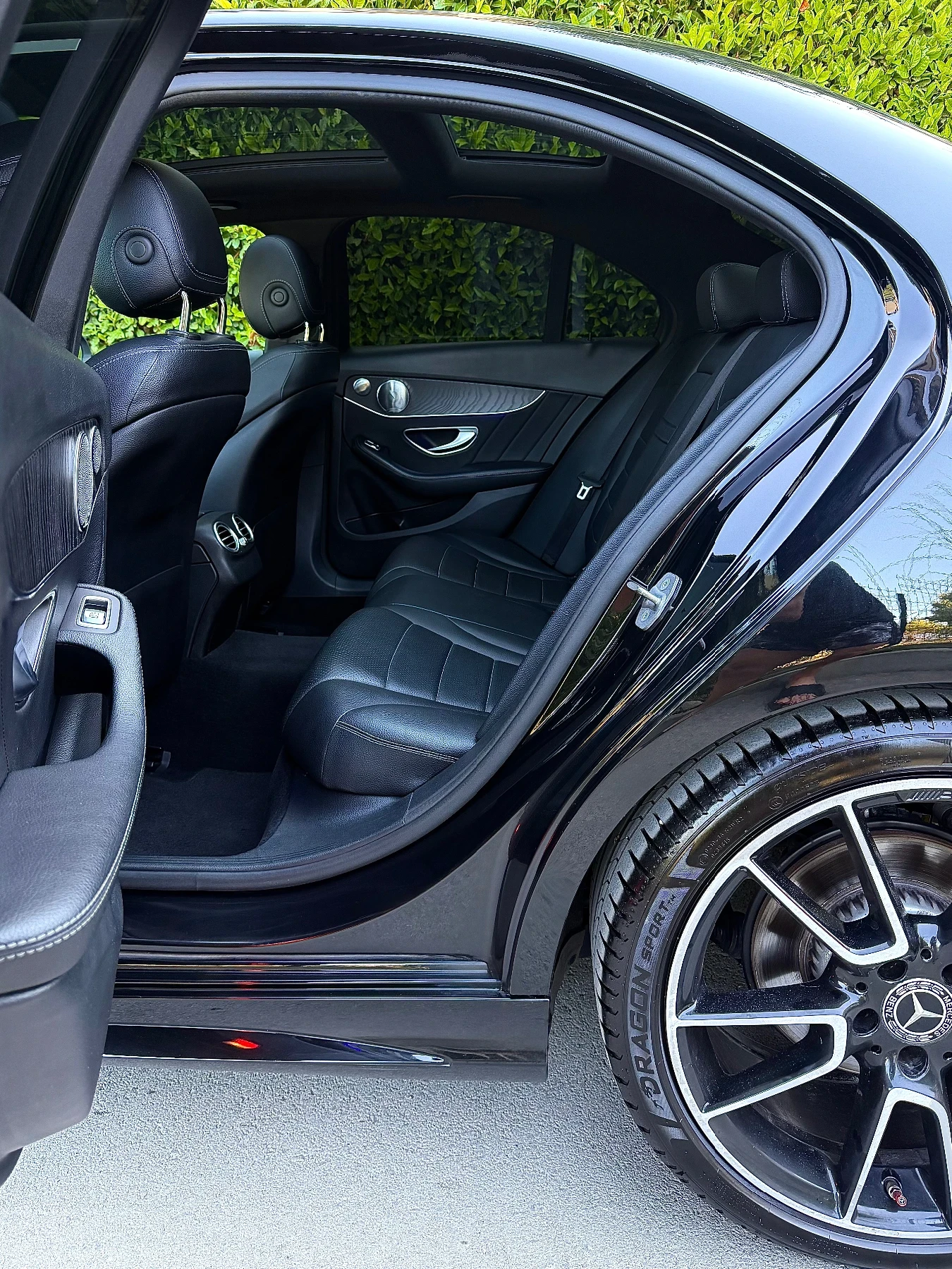 Mercedes-Benz C 220 CDI AMG Digital Burmester KeylessGo Панорама 360* , снимка 7 - Автомобили и джипове - 55513492