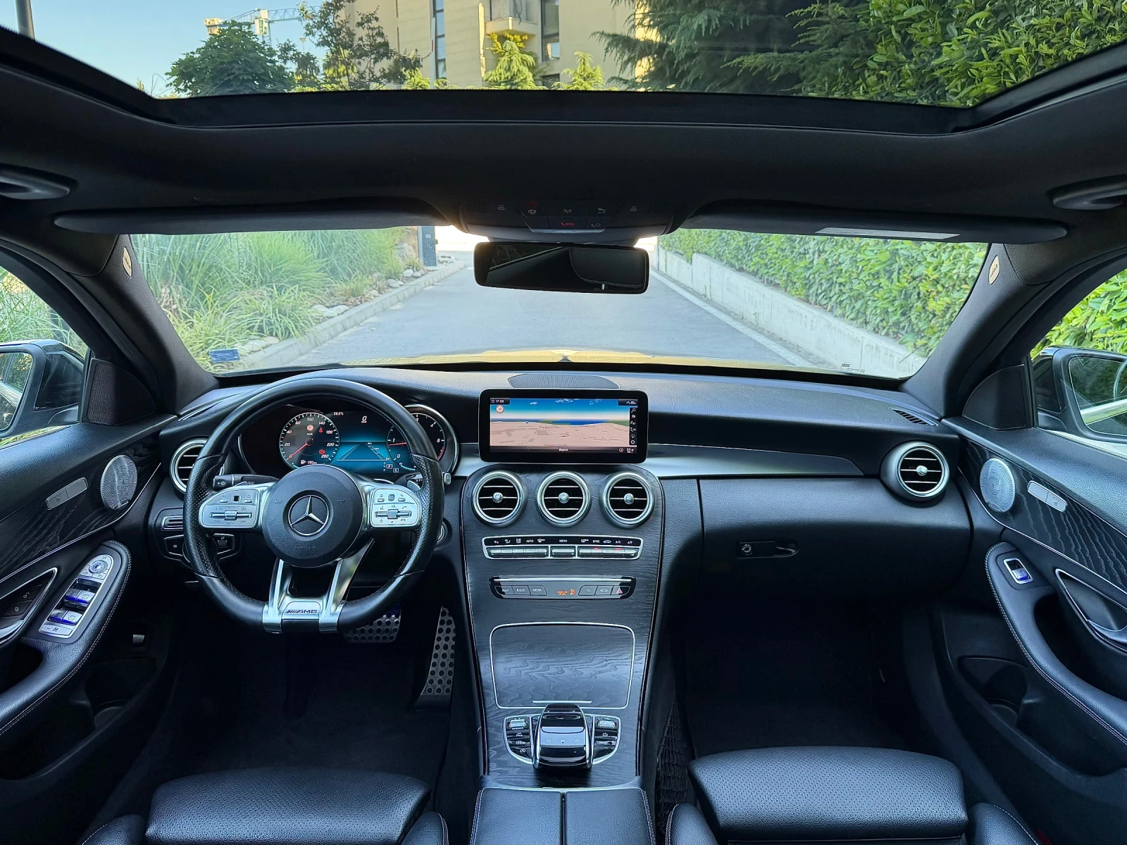 Mercedes-Benz C 220 CDI AMG Digital Burmester KeylessGo Панорама 360* , снимка 6 - Автомобили и джипове - 55513492