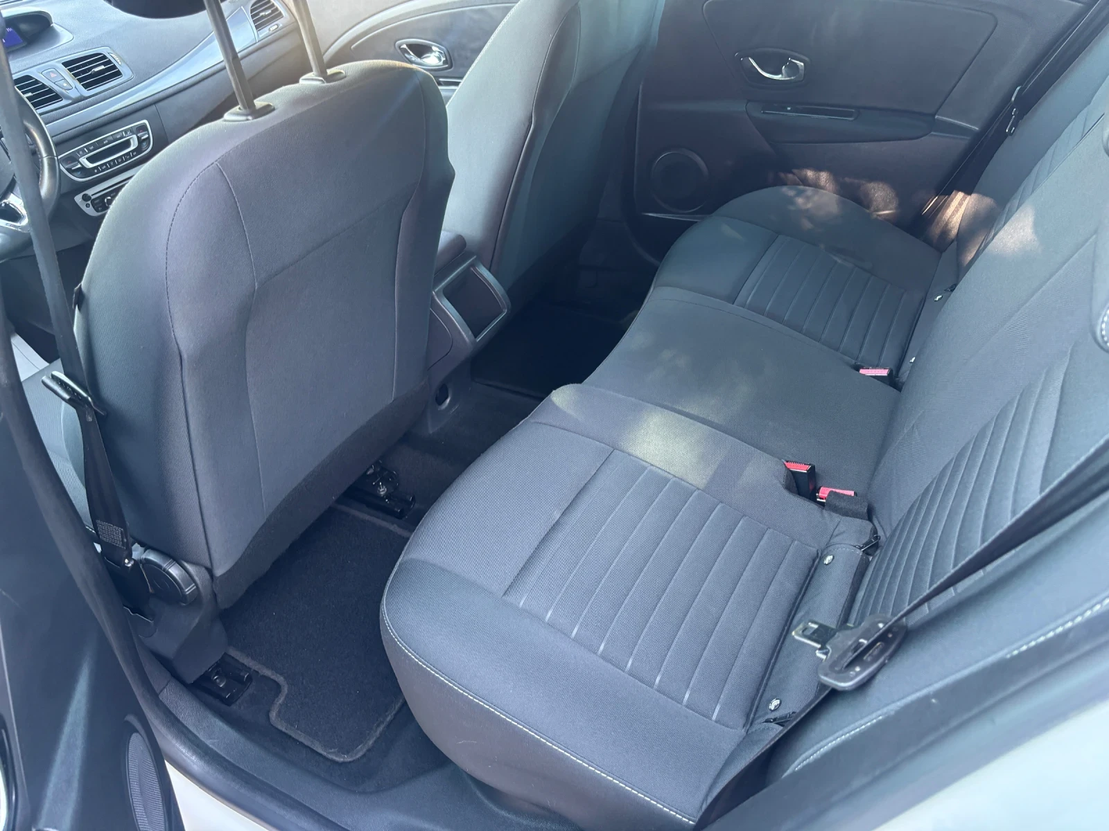 Renault Megane 2015+ 1.5DCI+ 96кс+ ЛЕД+ 6ск, снимка 13 - Автомобили и джипове - 55648941