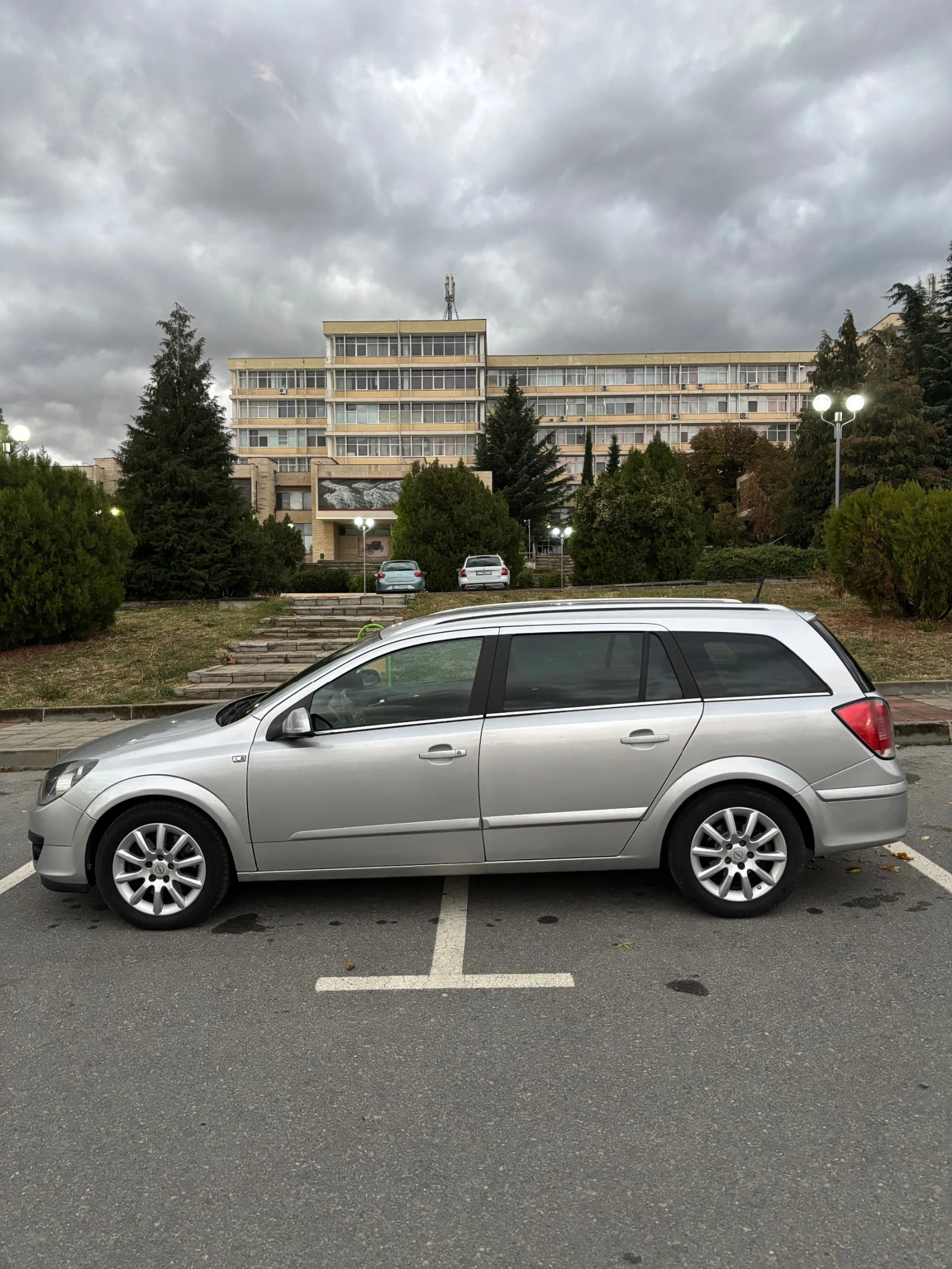 Opel Astra H Cosmo, снимка 4 - Автомобили и джипове - 56628057