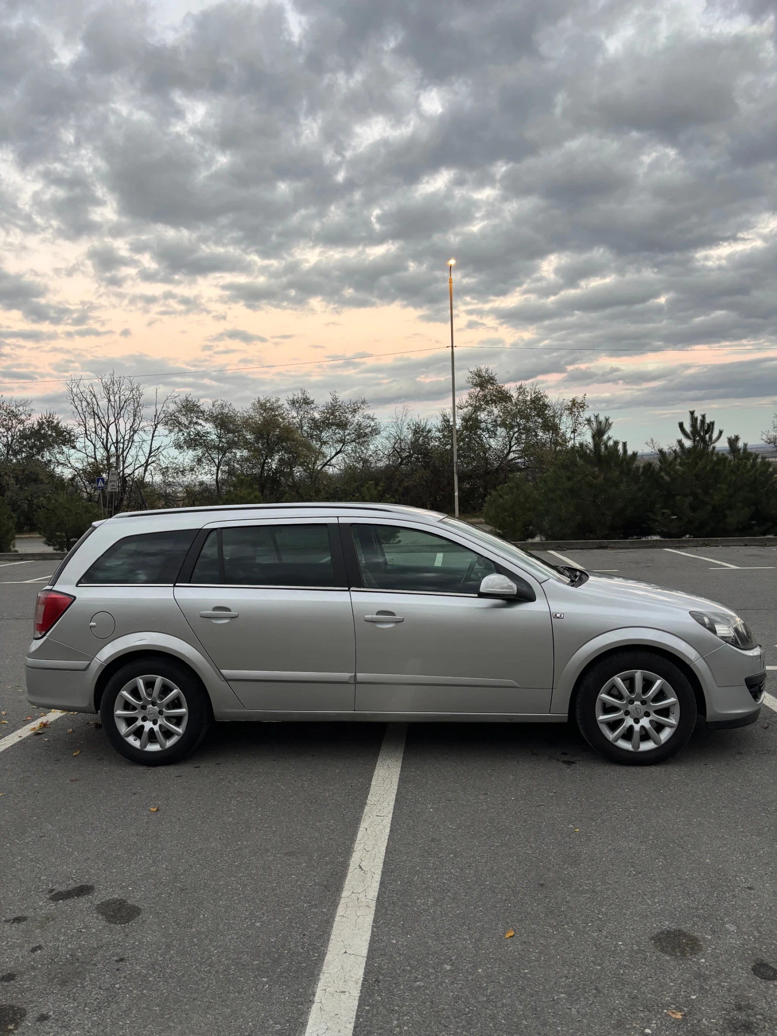Opel Astra H Cosmo, снимка 2 - Автомобили и джипове - 56628057