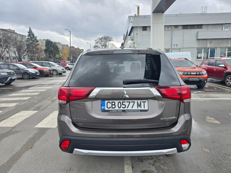 Mitsubishi Outlander 2.2 D InStyle, снимка 4 - Автомобили и джипове - 48056240