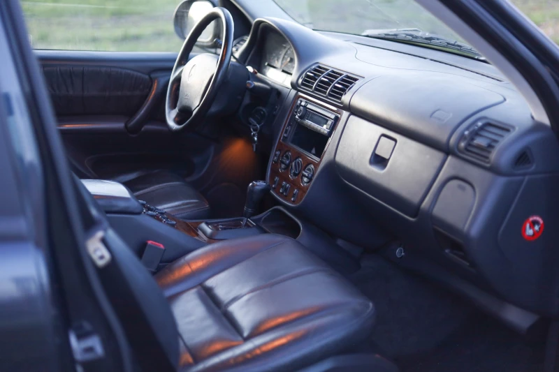 Mercedes-Benz ML 320, снимка 10 - Автомобили и джипове - 52585834
