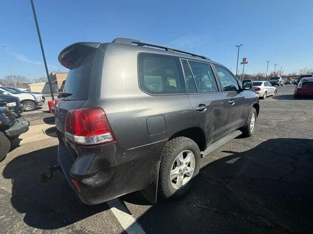 Toyota Land cruiser 5.7 V8 * * CARFAX * * АВТО КРЕДИТ * * , снимка 2 - Автомобили и джипове - 53990066