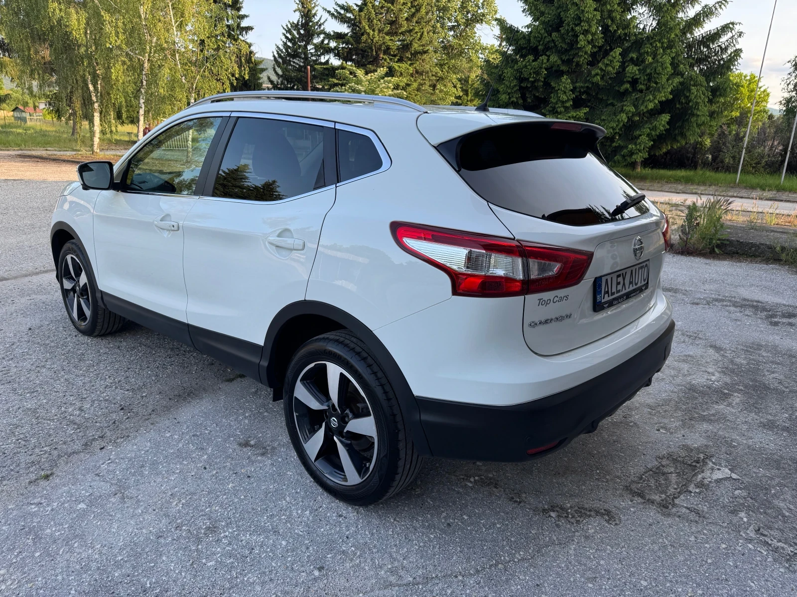 Nissan Qashqai 1.6dci/Автоматик/360 камера/NAVI/Keyless/ЛИЗИНГ - изображение 6