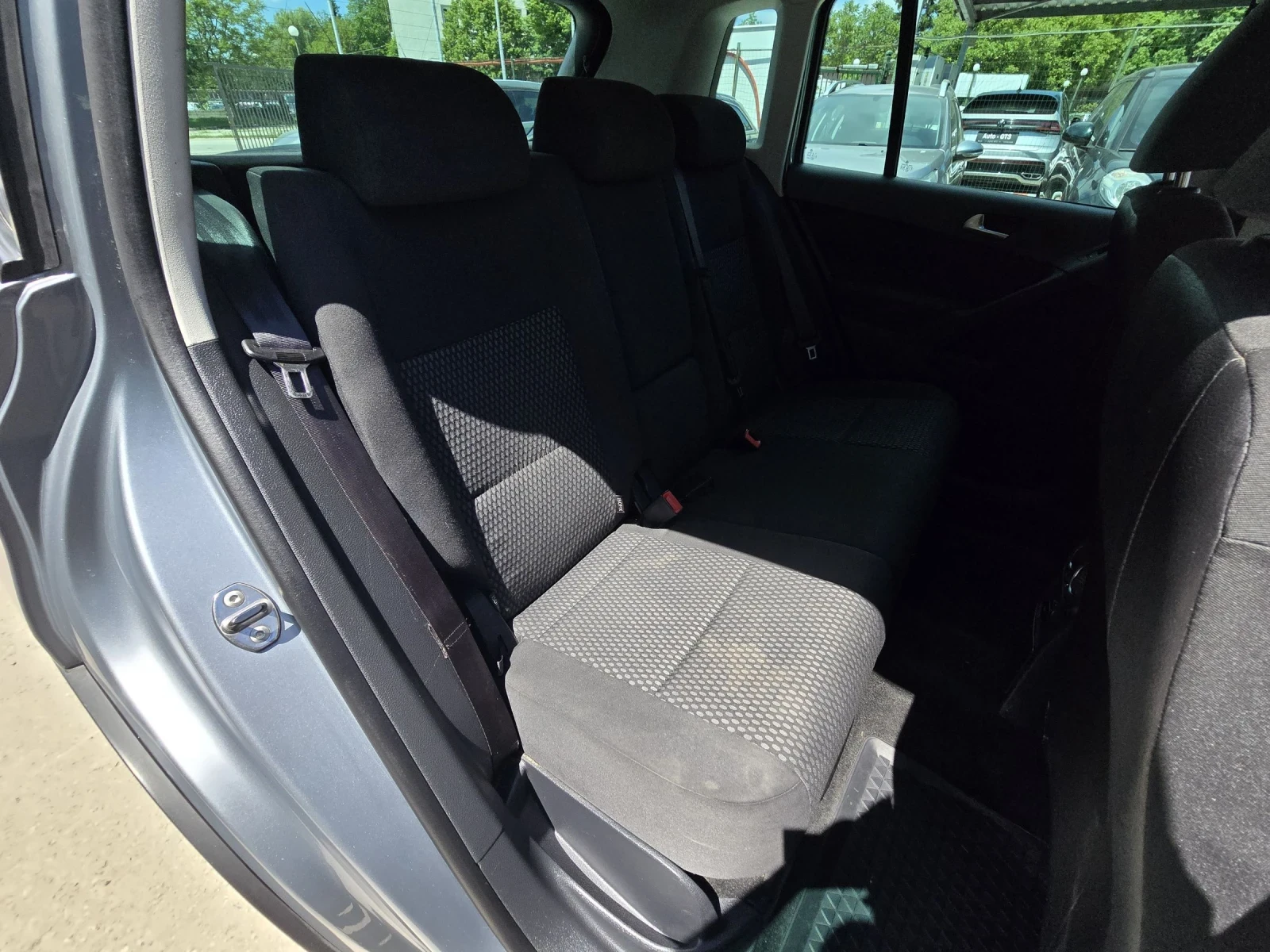 VW Tiguan 2.0TDI 140к.с 6 скорости Парктроник Самопаркиране, снимка 14 - Автомобили и джипове - 54564115