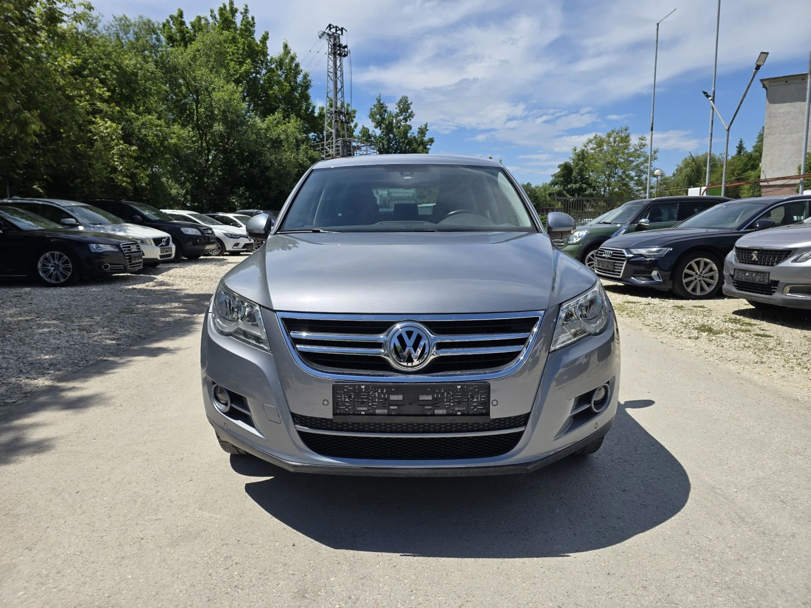 VW Tiguan 2.0TDI 140к.с 6 скорости Парктроник Самопаркиране, снимка 5 - Автомобили и джипове - 54564115