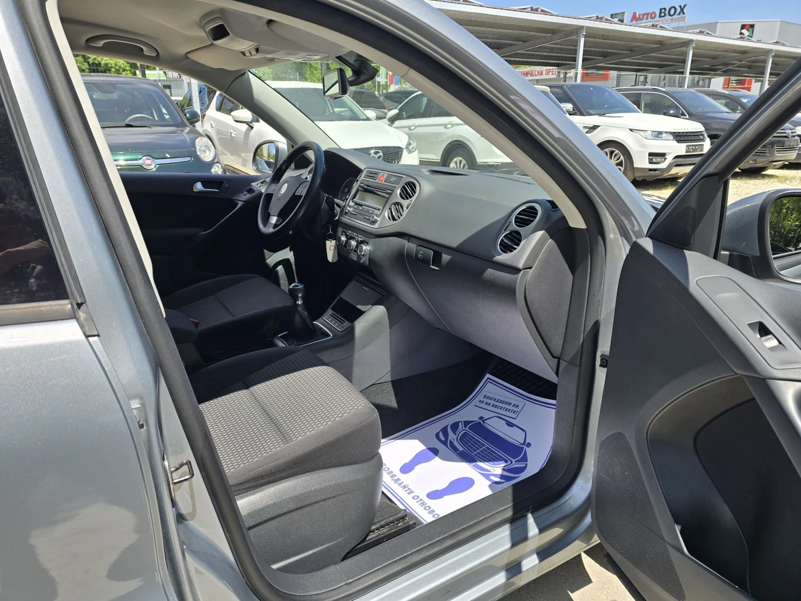VW Tiguan 2.0TDI 140к.с 6 скорости Парктроник Самопаркиране, снимка 13 - Автомобили и джипове - 54564115