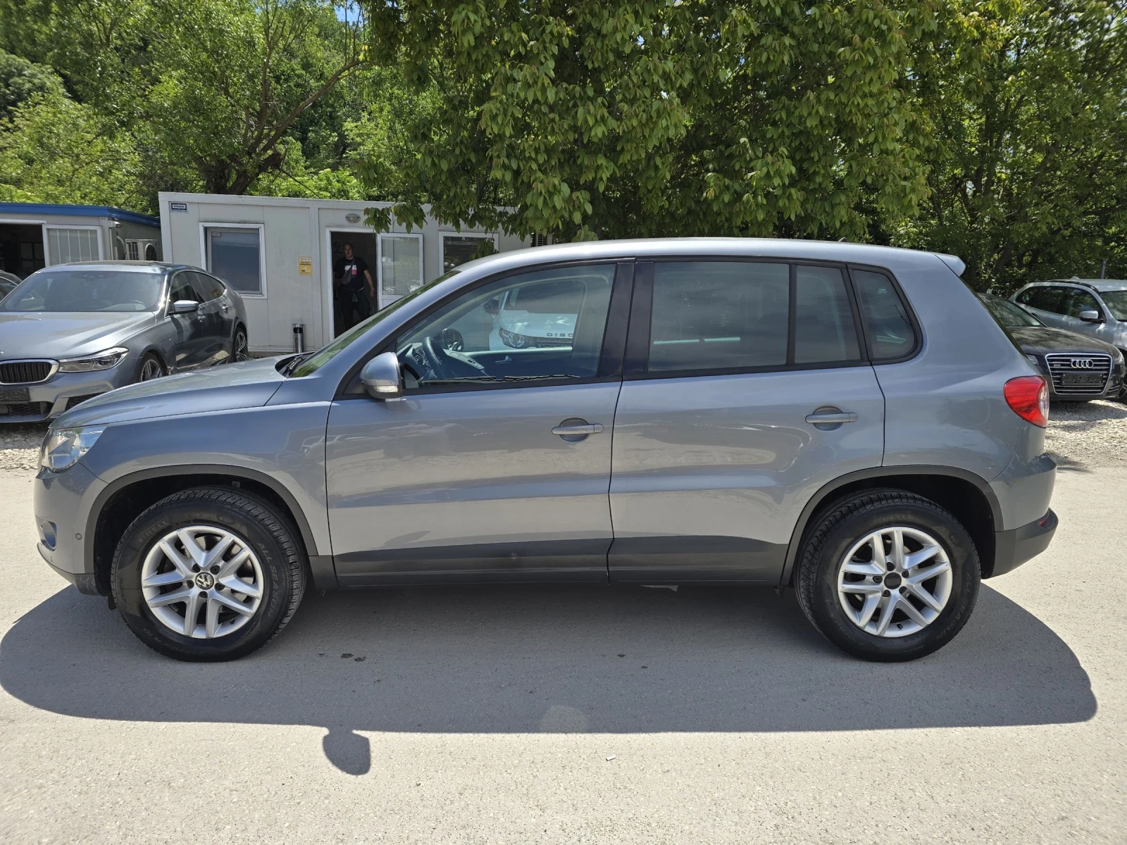 VW Tiguan 2.0TDI 140к.с 6 скорости Парктроник Самопаркиране, снимка 7 - Автомобили и джипове - 54564115