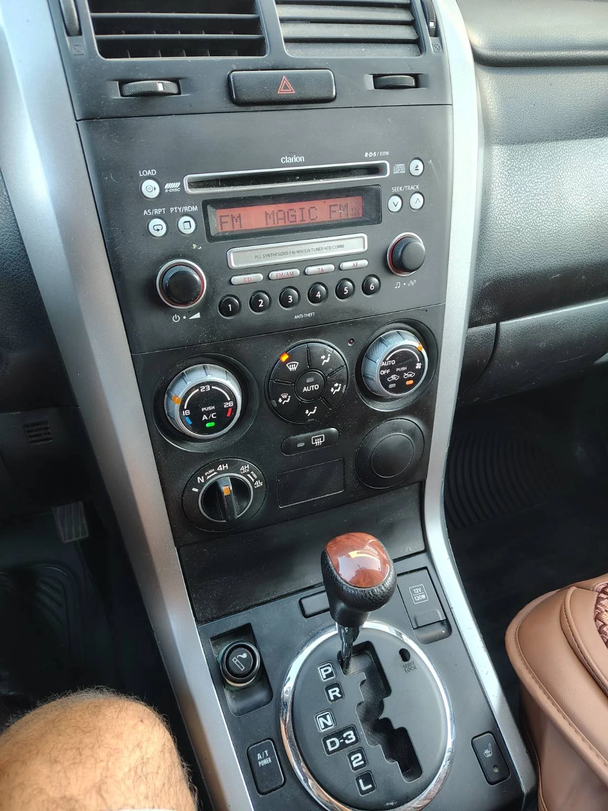 Suzuki Grand vitara Бензин/газ, снимка 9 - Автомобили и джипове - 55972387